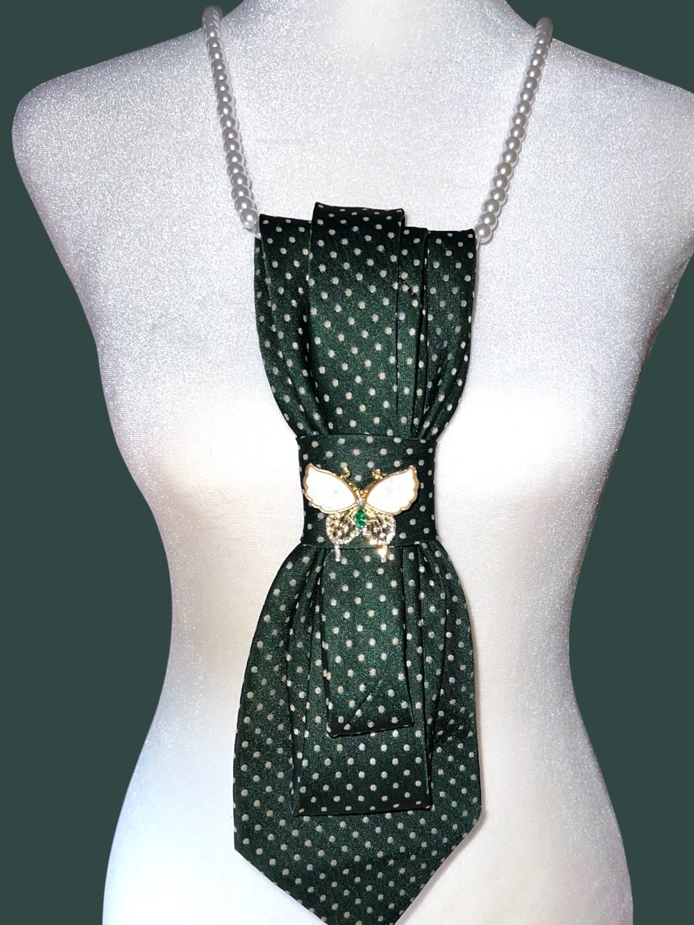 Elegant Green Polka Dot Statement Necklace with stretchy Pearl Chain base